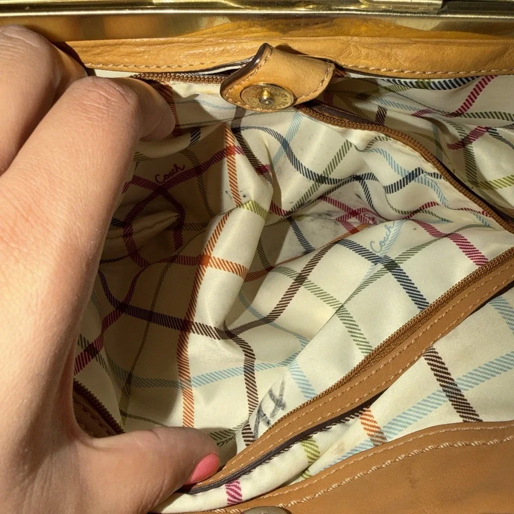 Coach Ergo Tan Kiss Lock Hobo Shoulder Bag Plaid Lined, Gold Hardware, Charm